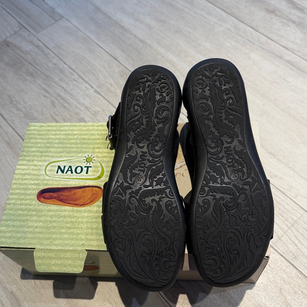 Naot Rianna Coal Oily Nubuk Size 35 NWT - Picture 9 of 10